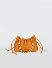 JÉROME STUDIO Handgemachte Ledertasche natürlich gegerbtem Kalbsleder in Orange, Leder, Damenhandtaschen, Lederhandtasche, Beuteltaschen, Handtasche mit Ketten-Details, Handbag with heavy chain, Chain bag, Minimalistische Handtaschen, Bags, Handbags, Handcrafted in Germany, Eco-friendly, Handcrafted leather bags, Natural tanned leather, Organic  - Shop now - the wearness online-shop - ETHICAL & SUSTAINABLE LUXURY FASHION 