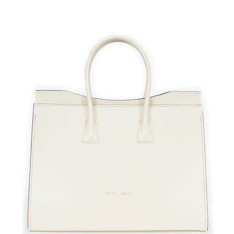 JÉROME STUDIO Handgemachte Leder Tote Bag in Off-white aus natürlich gegerbtem Kalbsleder, Leder tote bag, Leather tote bag, Weiße Damenhandtaschen, Lederhandtasche, Minimalistische Handtaschen, Bags, Handbags, Handcrafted in Germany, Eco-friendly, Handcrafted leather bags, Natural tanned leather, Organic - Shop now - the wearness online-shop - ETHICAL & SUSTAINABLE LUXURY FASHION