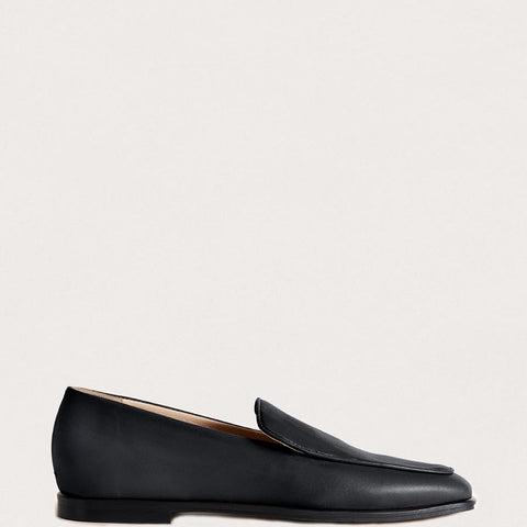 MODERN LEATHER MOCCASINS IN BLACK