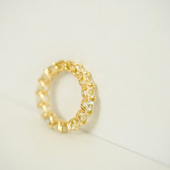 VIERI FINE JEWELLERY Ring, 18 Karat recyceltes Gelbgold, mit dem einzigartigen VIERI-Touch gefertigt, leuchtenden Saphiren besetzt, 4 mm breites Ringband, fair, nachhaltig
